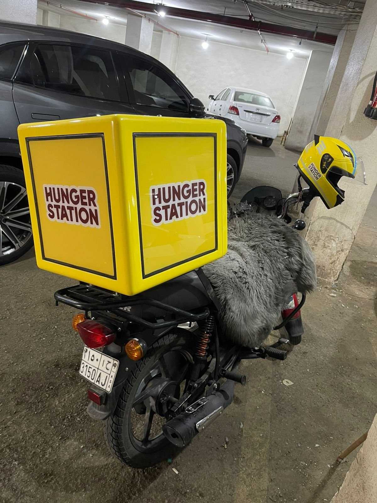 آرڈر باکس والی ڈیلیوری موٹر سائیکل