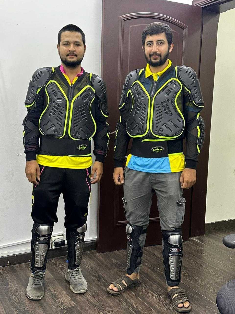 مندوبا توصيل جاهزان للعمل